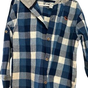 Boys hooded checkered long sleeve shirt. Size 5 blue/gray. Button up sleeves.